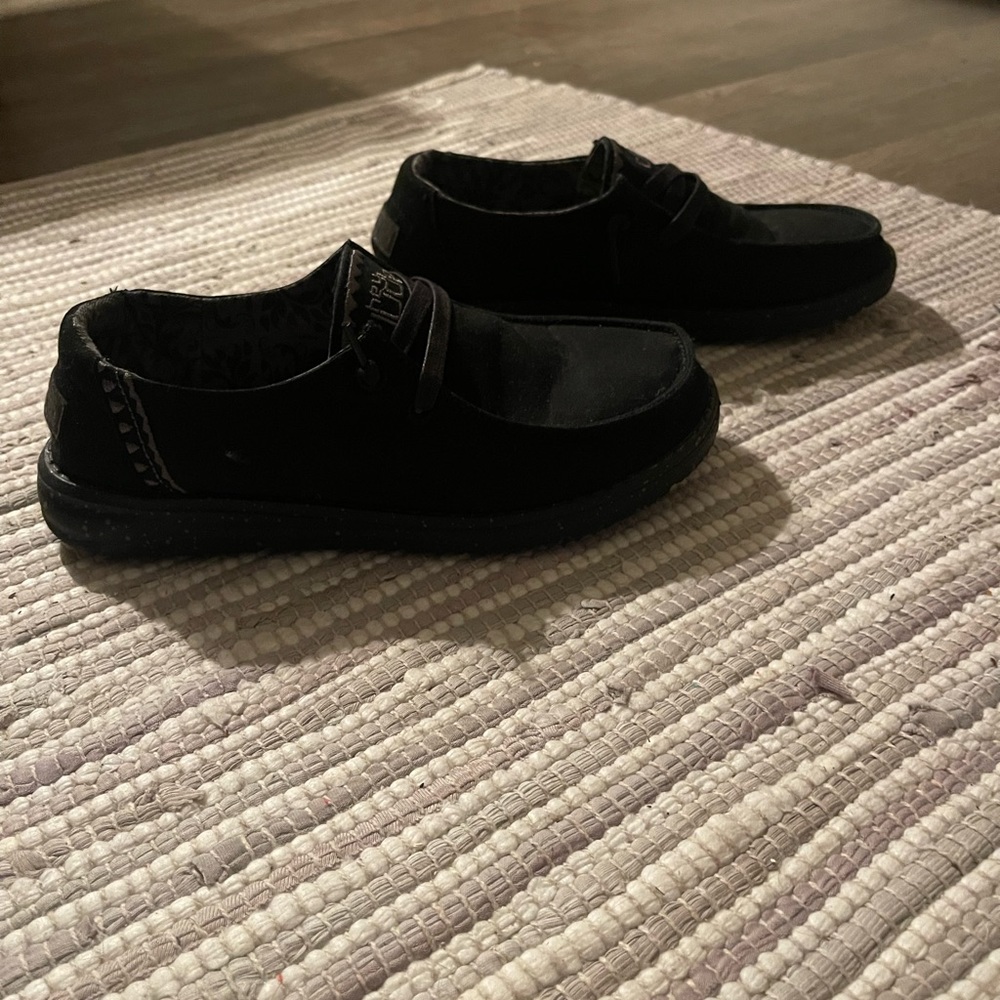 All black Womens Hey dudes. Size 6